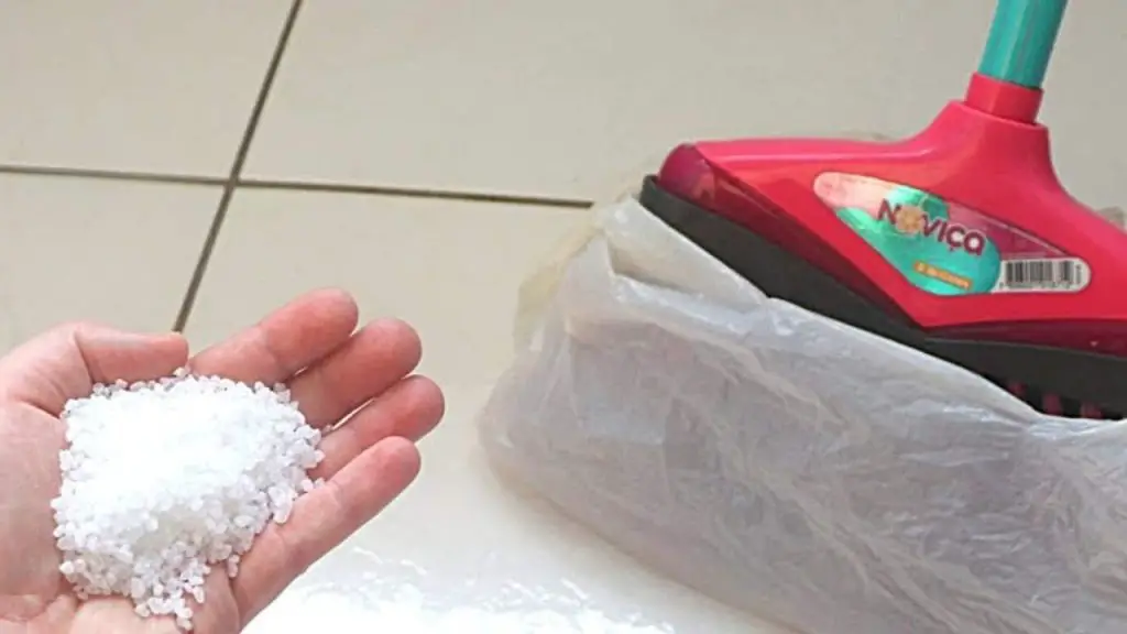 Con este truco, el suelo brillará durante días: cero manchas por casa