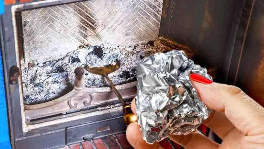 El truco de limpieza para quitar las cenizas y el polvo de la chimenea: desaparecerán en 2 minutos