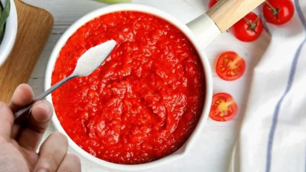 Aparte del bicarbonato, solo este ingrediente elimina la acidez de la salsa de tomate.