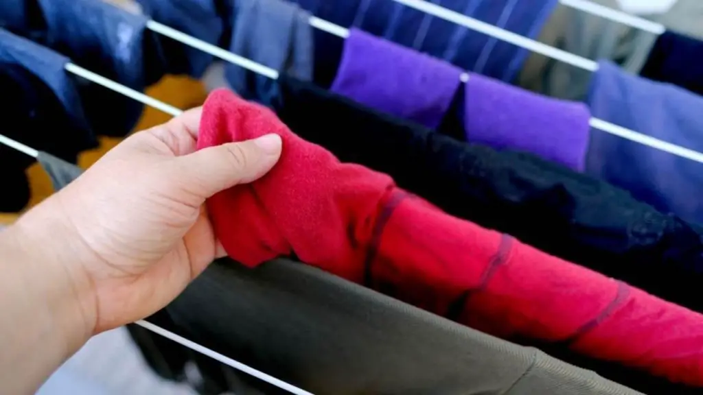 Ropa tendida en casa, solo que si pones el tendedero aquí se seca en solo 10 minutos
