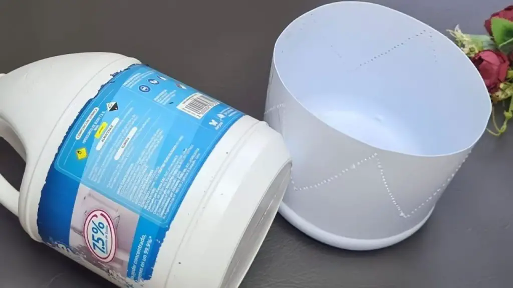 De la basura al lujo, 2 ideas geniales para reciclar botellas viejas de lejía