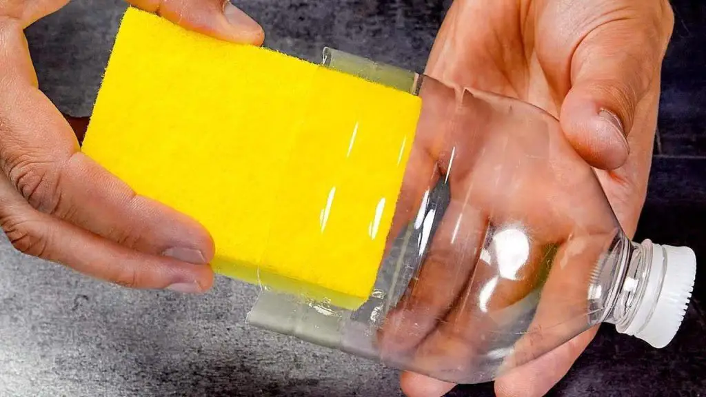 Completamente inesperado lo que sale con 1 botella y una esponja para platos.