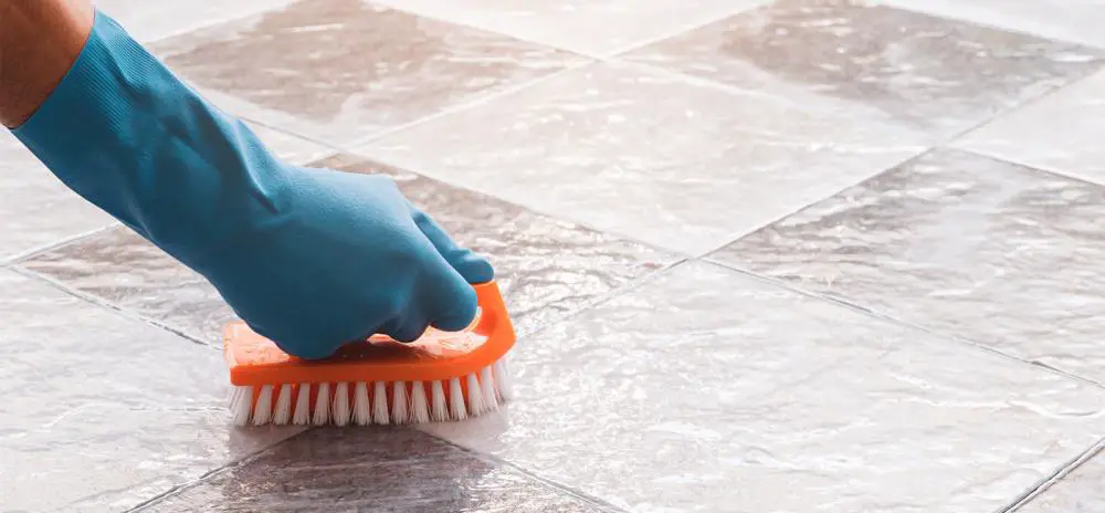Ecological homemade detergent to clean and degrease floors and joints in a single pass