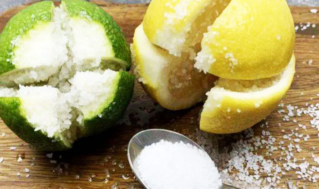 Grandma’s trick of pouring salt on a lemon: here’s what it’s for