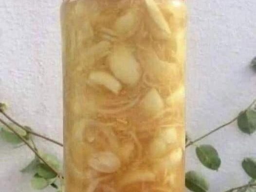 Mix together the grated ginger, onion, garlic, lemon juice and honey. Here’s how to make it