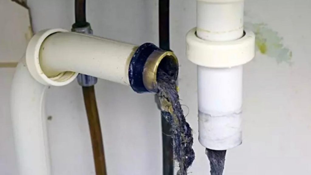 The Secret to Cleaning Drain Pipes: Plumbers’ Proven Method Revealed